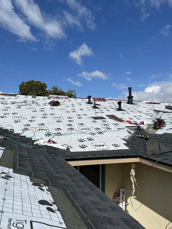 GAF Tiger Paw underlayment and GAF Timberline NS shingle bundles on the roof during installation