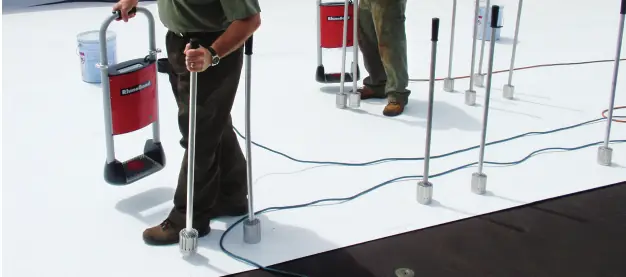 Induction-welding machine bonding TPO membrane to plates